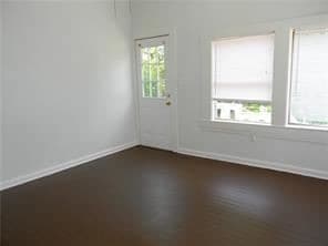 Building Photo - Studio, 1 bath Apartment - 1009 E. 2nd St