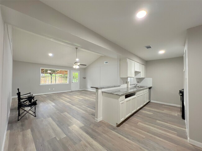 Building Photo - 11742 N Nottingham Cir