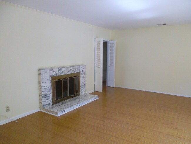 Foto del edificio - 3751 Stone Canyon Ave