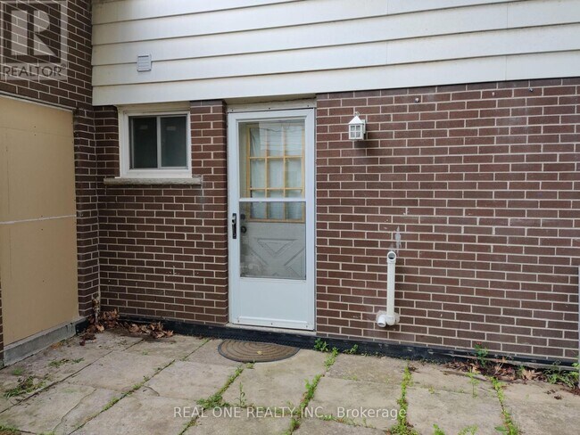 Building Photo - 93 Southdale Dr