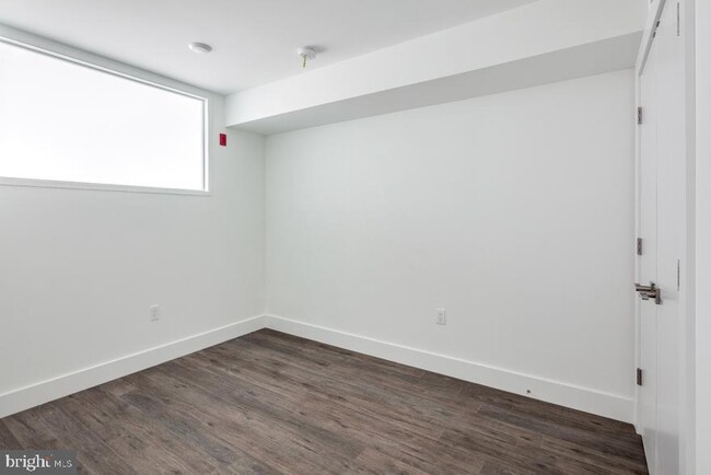 Building Photo - 1155 S 15th St