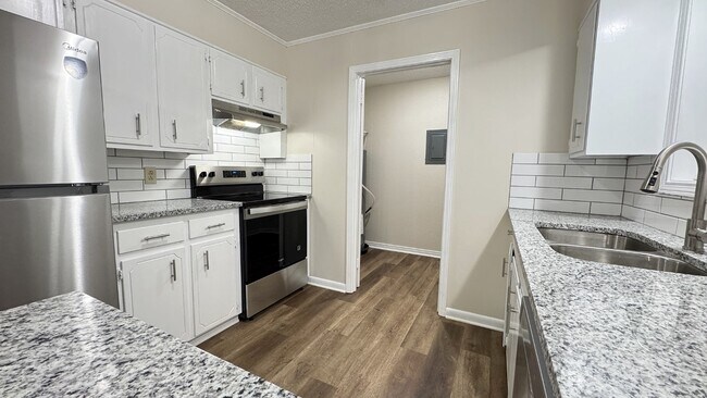 Building Photo - 105 Williamsburg Dr