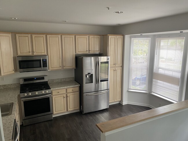 Kitchen - 2624 S Everly Dr