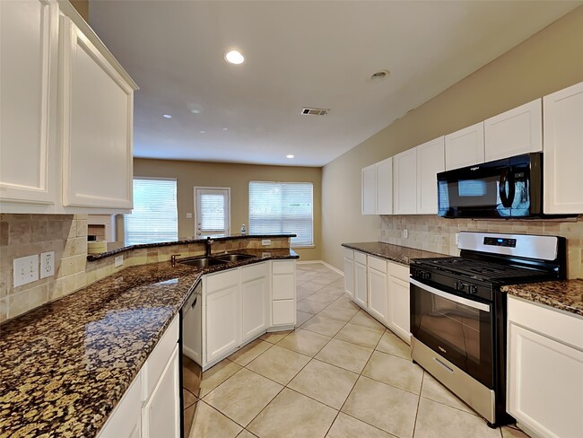 Building Photo - 2306 Hollyfield Ln