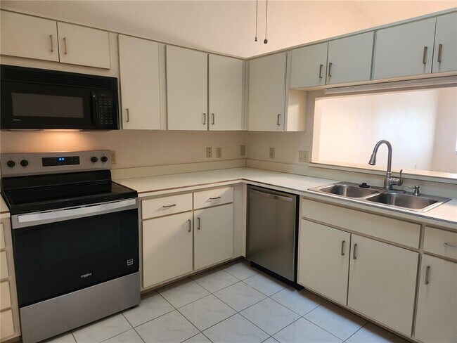 Foto del edificio - 1537 Lynda Ln