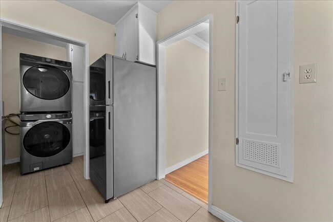 Building Photo - 5918 S Fairfax Ave