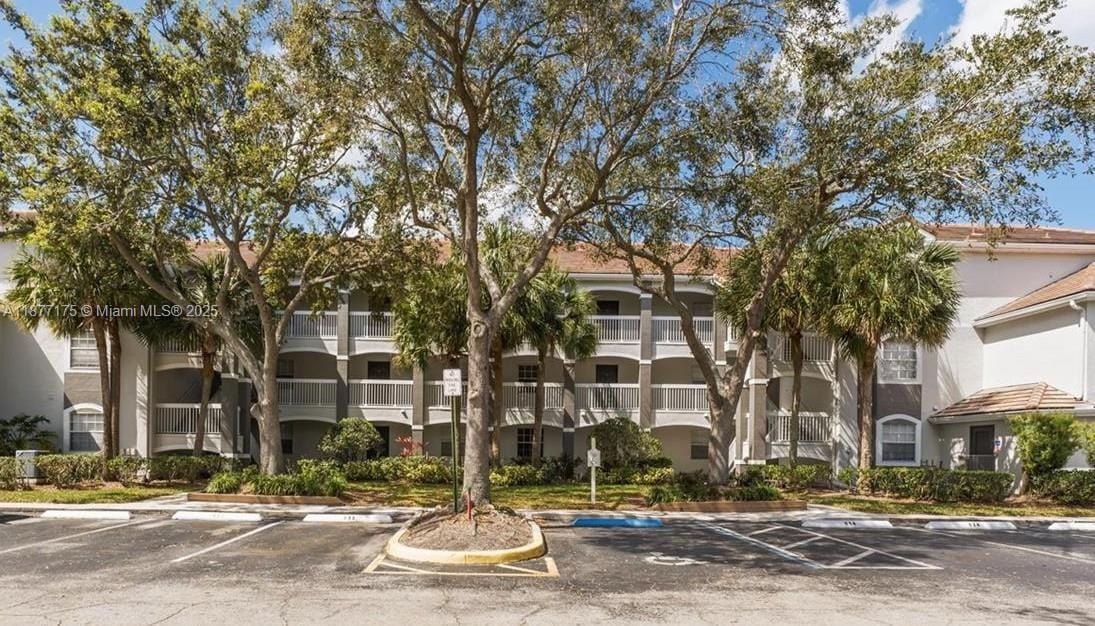 Primary Photo - 13929 Fairway Island Dr