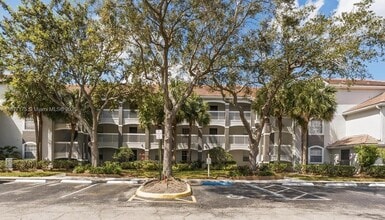 Building Photo - 13929 Fairway Island Dr