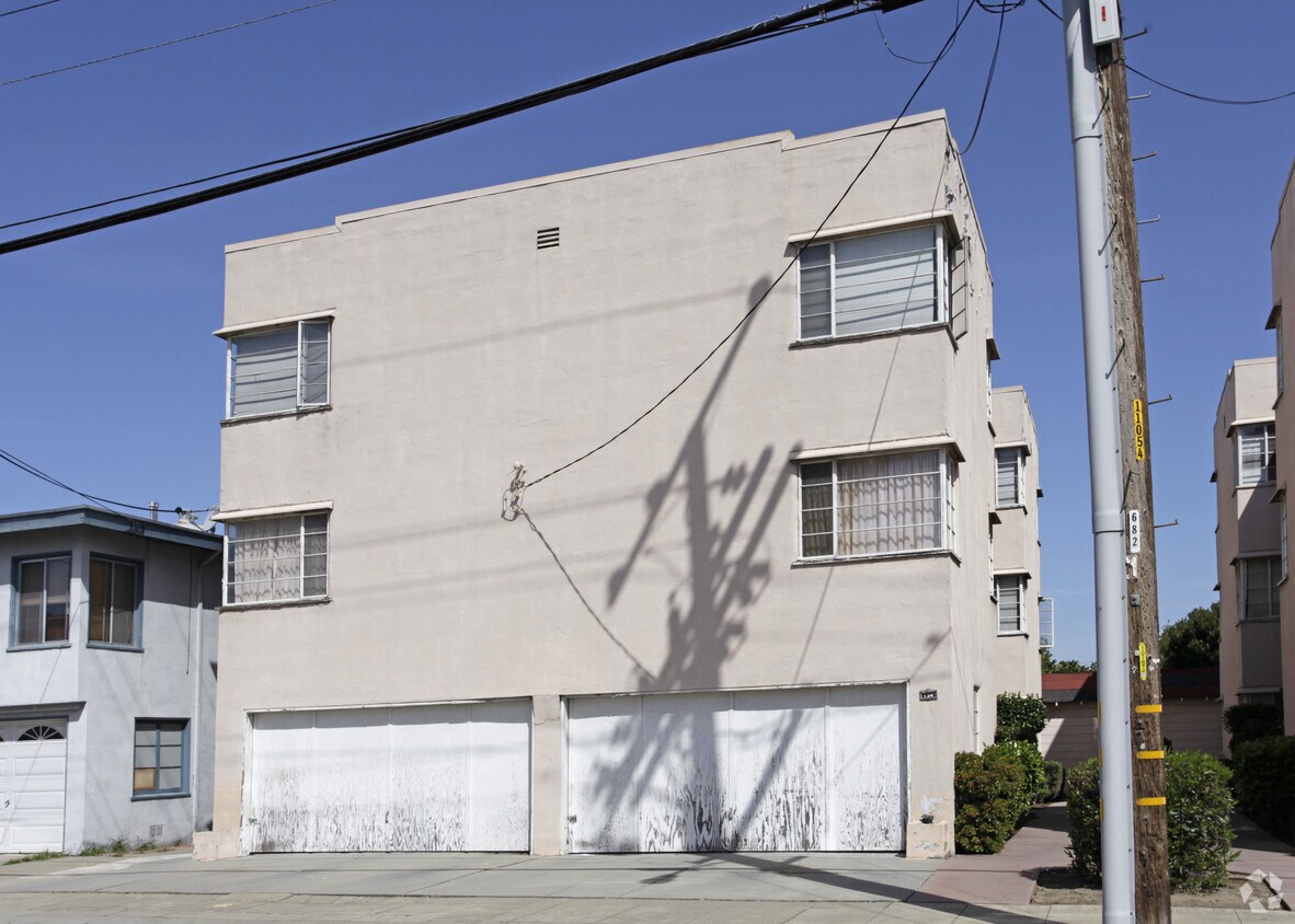 Building Photo - 164 W Broadmoor Blvd
