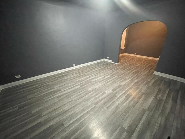 Building Photo - Section 8 Welcomed Large 2 Bedroom