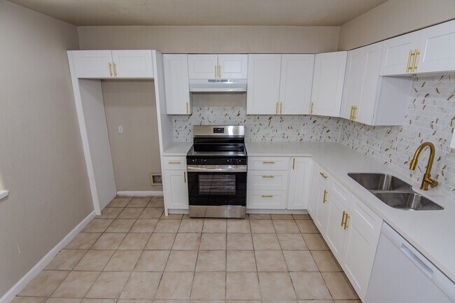 Building Photo - 2611 Ashington Dr