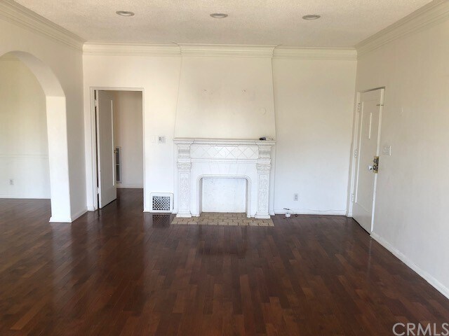Building Photo - 231 S Orange Dr