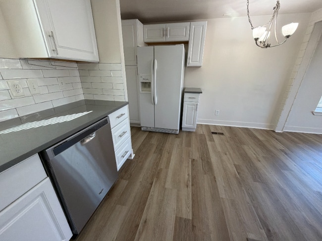 Building Photo - 8401 Peakview Dr