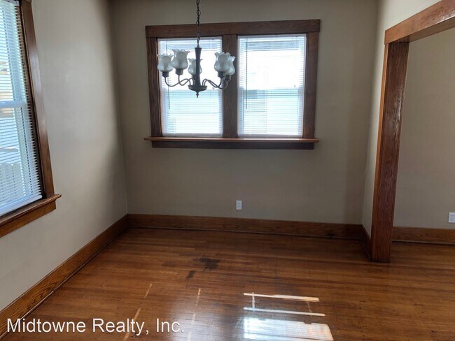 Building Photo - 3 br, 1 bath House - 1118 Loree St.