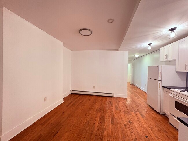 Foto del edificio - 31 Pearsall Ave