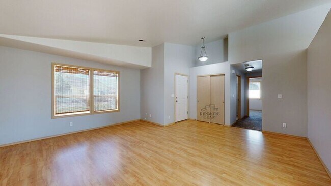 Building Photo - 5612 Taft Dr