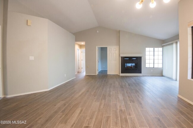 Building Photo - 321 E Fieldcrest Ln