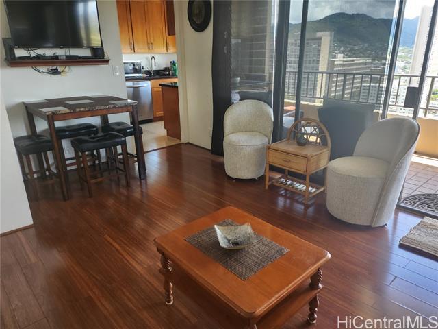 Building Photo - 2121 Ala Wai Blvd