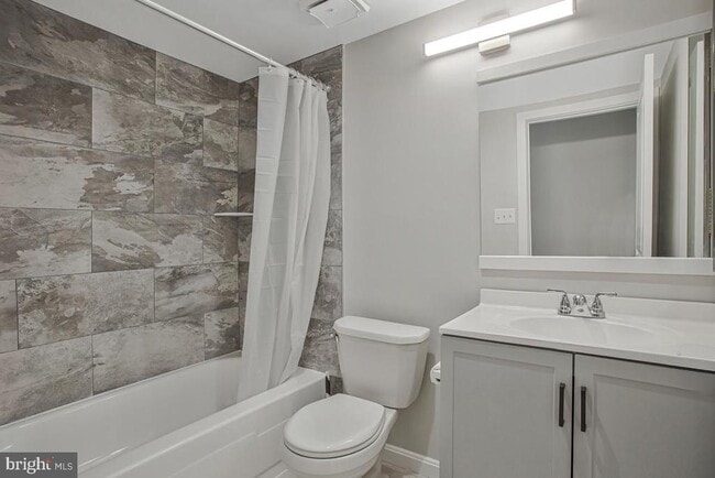 Building Photo - 15 Silverwood Cir