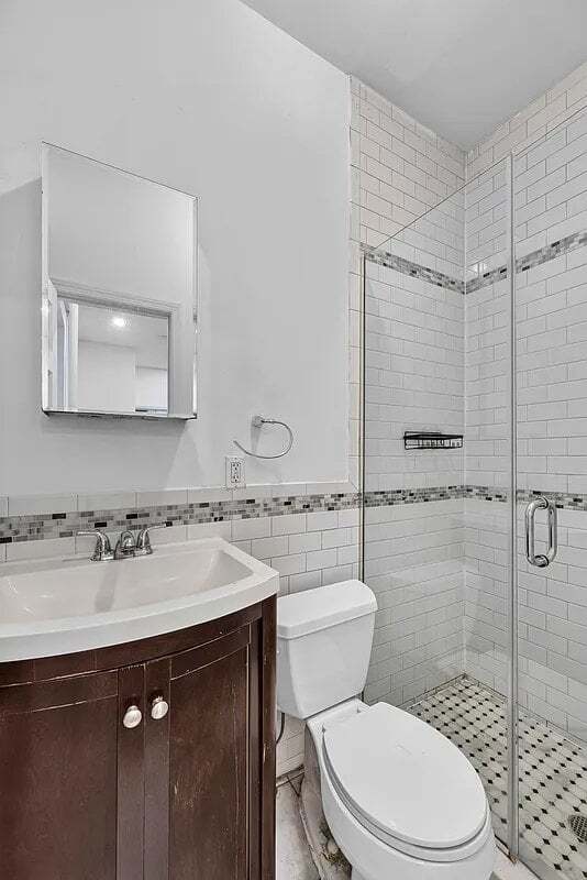 Building Photo - 250 Broome St