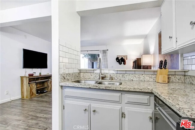 Foto del edificio - 13747 Vanowen St