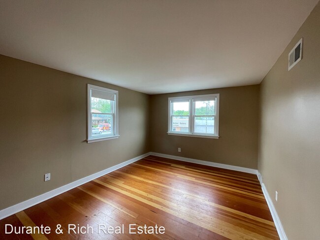 Foto del edificio - 1 br, 1 bath House - 5515 Mills St