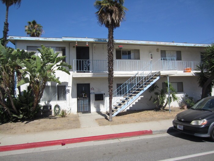 1000 E 32nd St Unit A, Signal Hill, CA 90755 Room for Rent in Signal