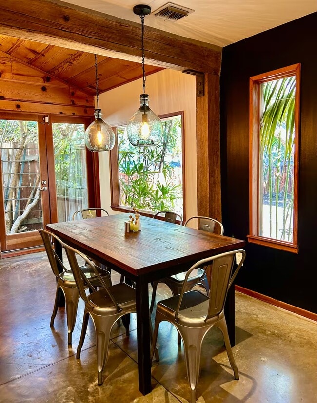 Foto del edificio - 3617 Maplewood Ave