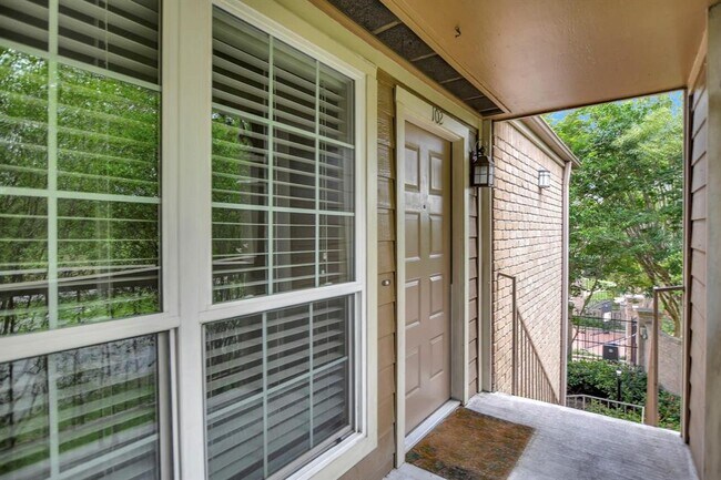 Building Photo - 1880 White Oak Dr