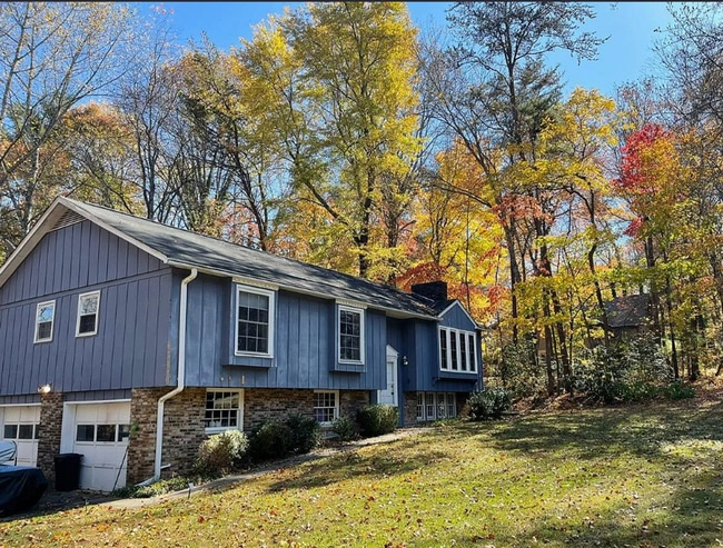 Foto del edificio - Mills River Rental!