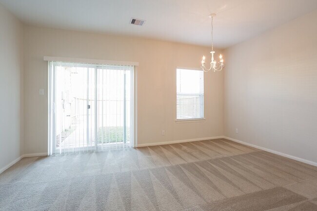 Foto del edificio - 8119 Almera Falls Dr