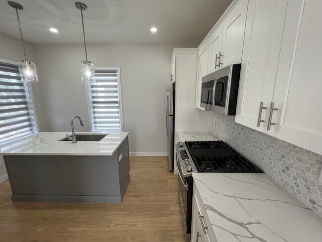 Building Photo - 7 Transit St