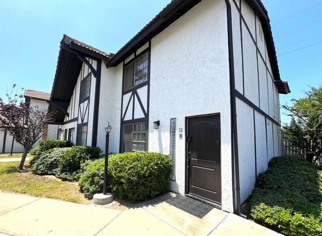 Building Photo - 2 bed, 1.5 bath in Riverside, CA!