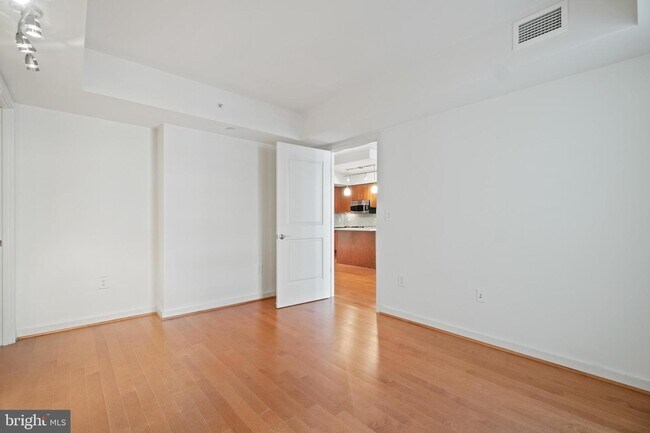 Foto del edificio - 1025 First St SE