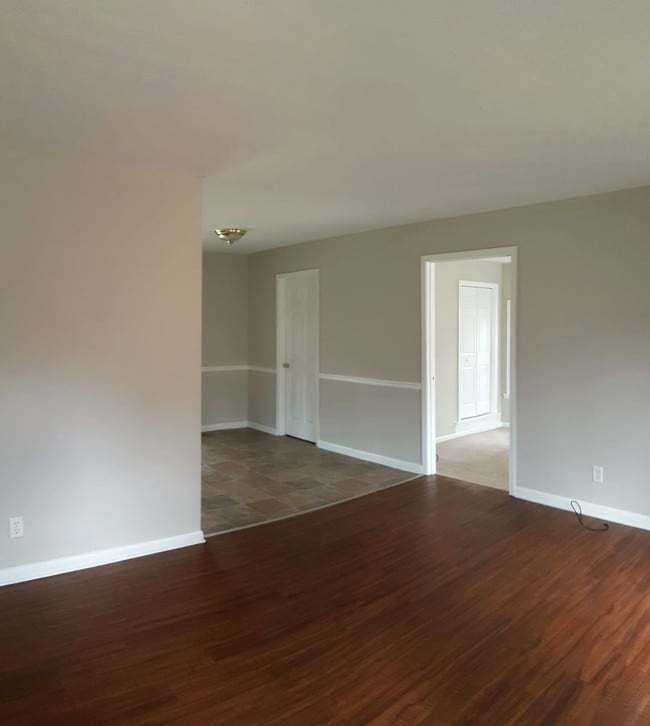 Building Photo - 225 Pine Hill Dr