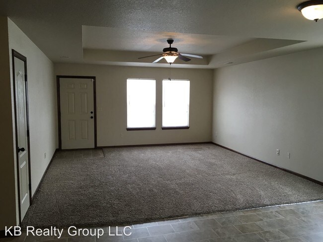 Building Photo - 112 SE Rock Garden Ln