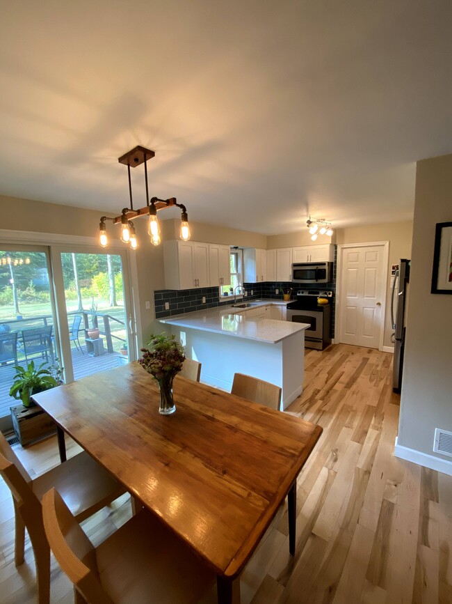 Open Concept Floor Plan - 415 Sunderland Woods Rd