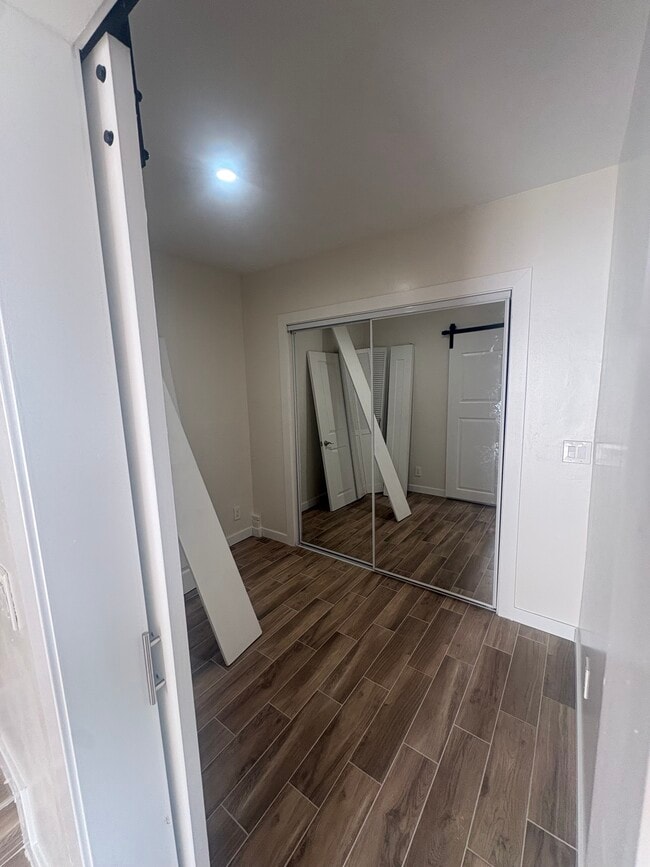 Foto del edificio - 13101 1/2 Bracken St