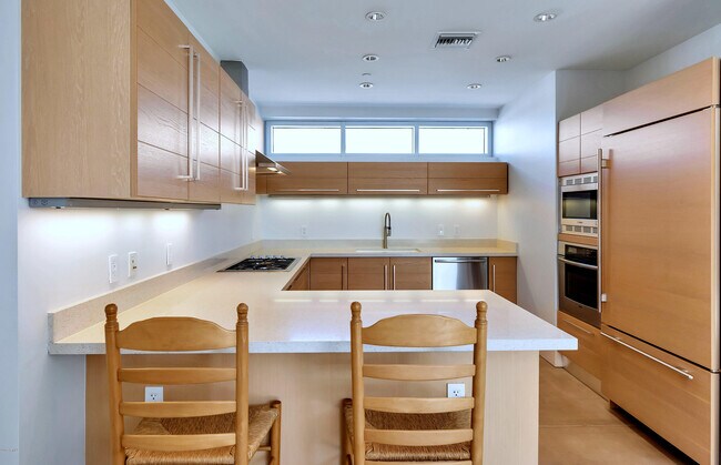 Building Photo - 4745 N Scottsdale Rd