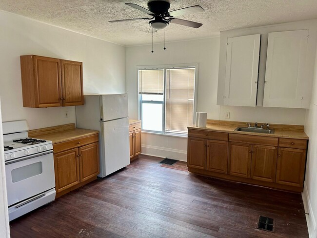 Building Photo - 208 Courtland St