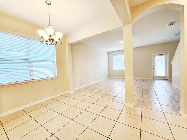 Foto del edificio - 12754 Garridan Ave