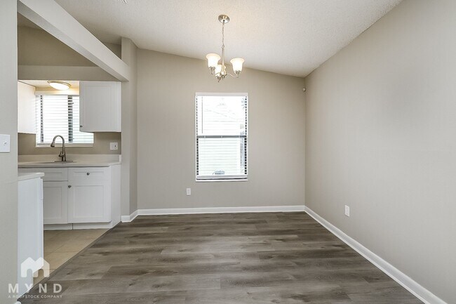 Foto del edificio - 12418 Hidden Brook Dr