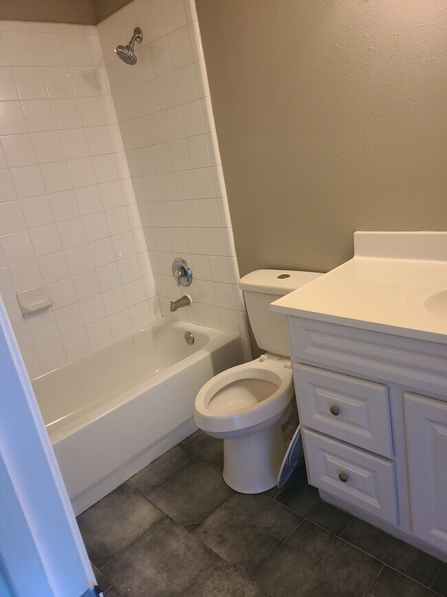 Foto del edificio - 1411 Heathcote Ln