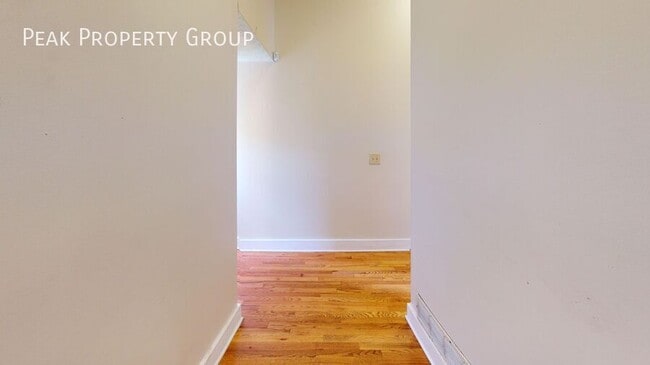 Foto del edificio - 1369 Summit St