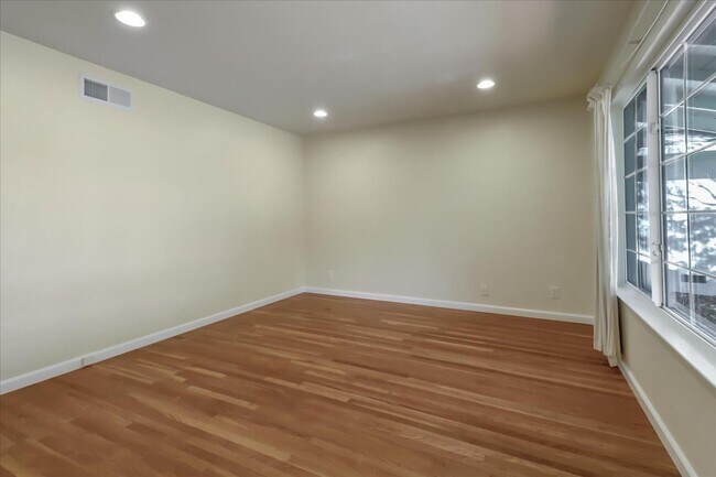 Building Photo - 4252 Latimer Ave