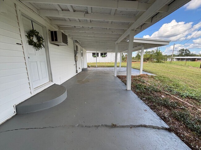 Foto del edificio - COUNTRY LIVING OVERLOOKING HORSE FARM