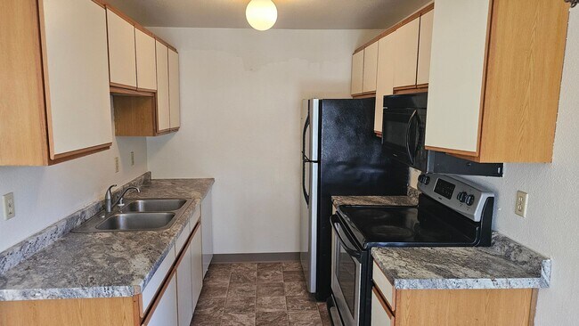 Building Photo - Cozy 2 Bedroom  Apt. Pet friendly, Federal...