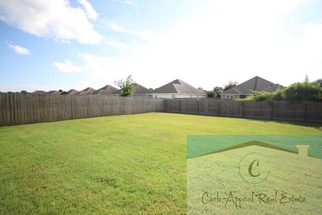 Foto del edificio - Beautiful 3 bed / 2 bath home with a fence...