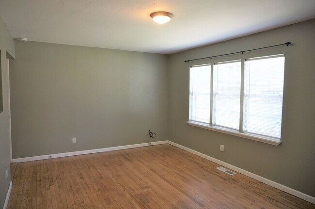Photo - 2 Bed 1 Bath 1 Car Garage in the Village R... House