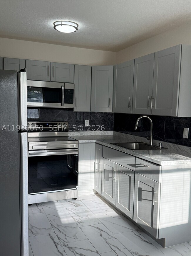 Building Photo - 6071 SW 33rd St